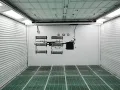 Cabine de peinture à flux vertical avec unité d’air arrière