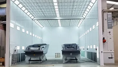 Cabine de peinture nautique