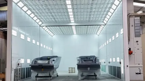 Cabine de peinture nautique