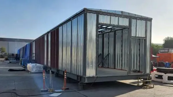 Cabine de peinture ouverte